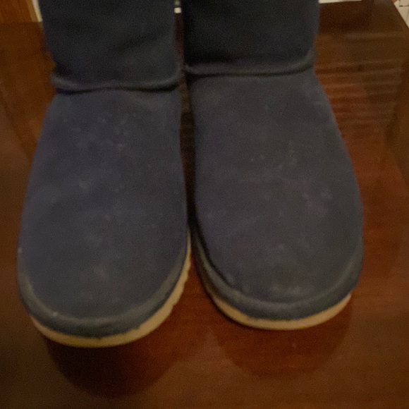 - 🦊 Ugg navy blue and box. Navy with striped bows. Pic show all minor mark… - Picture 4 of 16